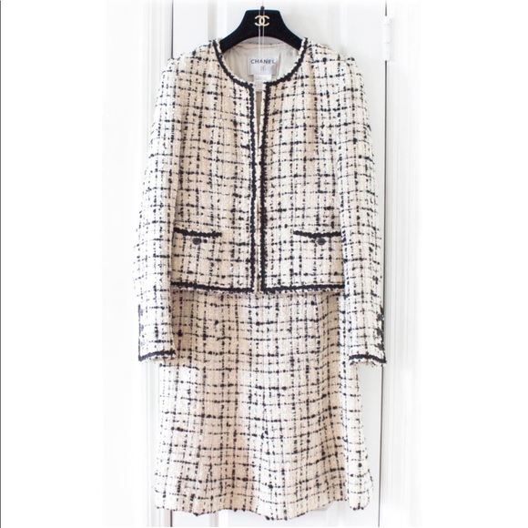 Iconic Chanel Vintage 03C White Black Jacket Suit